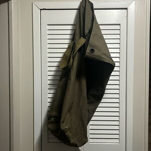Vintage GI 🪖 style canvas duffel bag 👝 mint condition!